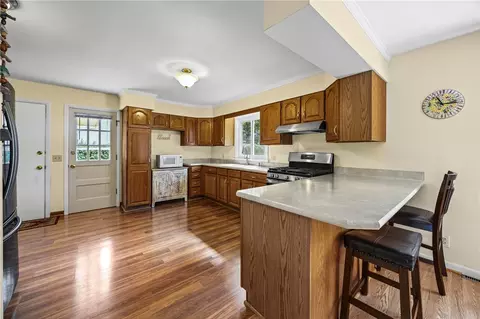 Kitchen - 197 Willowen Dr, Irondequoit, NY 14609 photo 3 of 4