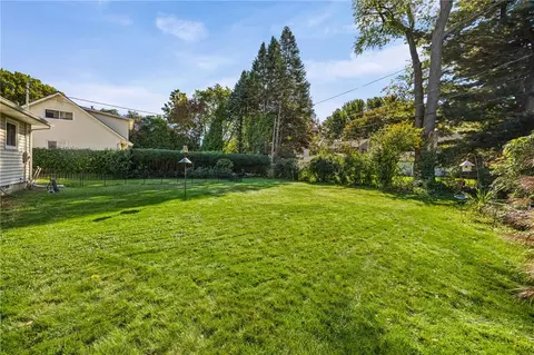 Exterior - 197 Willowen Dr, Irondequoit, NY 14609 photo 4 of 7