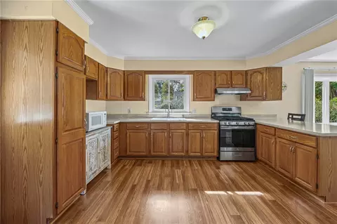 Kitchen - 197 Willowen Dr, Irondequoit, NY 14609 photo 2 of 4