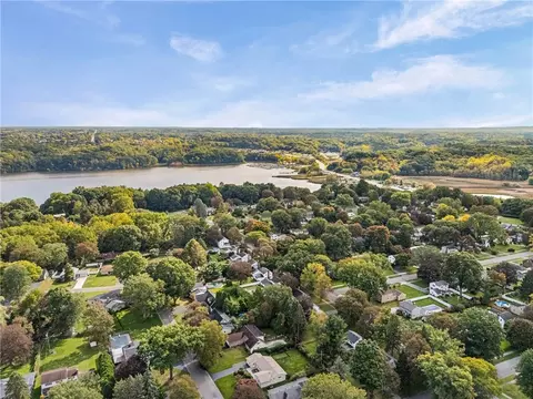 View/Area - 197 Willowen Dr, Irondequoit, NY 14609 photo 6 of 7