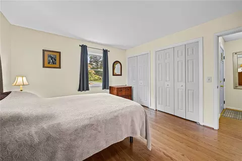 Bedroom - 197 Willowen Dr, Irondequoit, NY 14609 photo 2 of 6