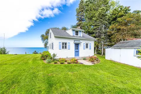 5367 Contant Ln, Williamson, NY 14589