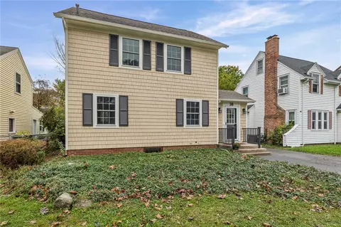 36 Westmoreland Dr, Rochester, NY 14620