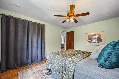 Bedroom - 129 Frankland Rd, Irondequoit, NY 14617 photo 4 of 6