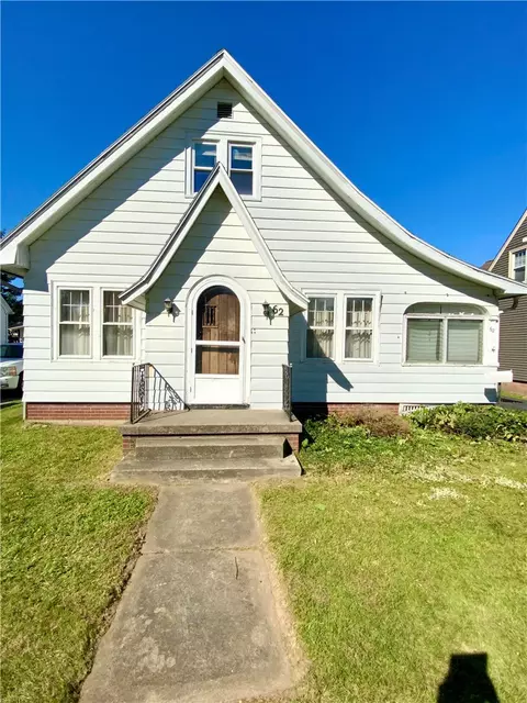 62 Simmons St, Gates, NY 14606