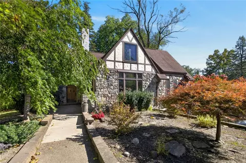 956 S Lincoln Rd, Perinton, NY 14445