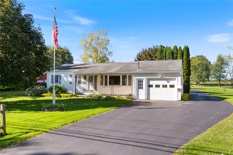 6613 Lake Ave, Williamson, NY 14589