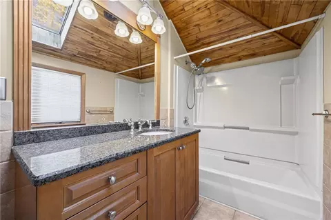 Bath - 92 Filon Ave, Irondequoit, NY 14622 photo 2 of 2