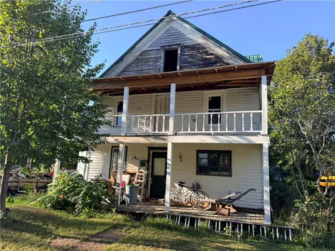 32 Meeker Ave, Minetto, NY 13115