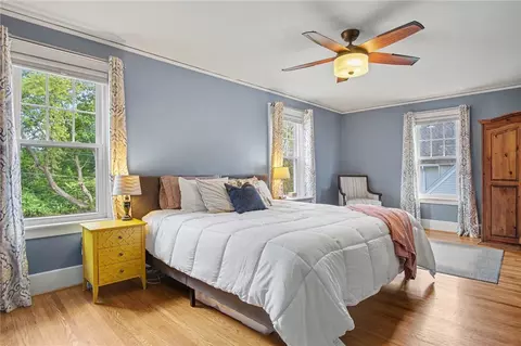 Bedroom - 285 Thomas Ave, Irondequoit, NY 14617 photo 2 of 6