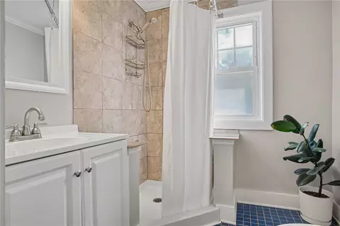 Bath - 285 Thomas Ave, Irondequoit, NY 14617 photo 2 of 2