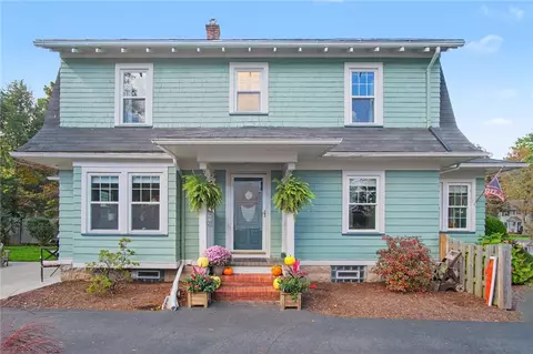 Exterior - 285 Thomas Ave, Irondequoit, NY 14617 photo 4 of 10