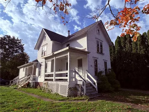 8 Orchard St, Murray, NY 14470