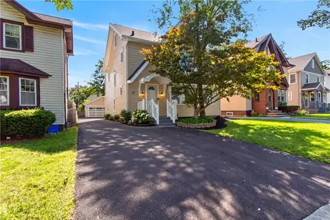 67 Harwick Rd, Irondequoit, NY 14609