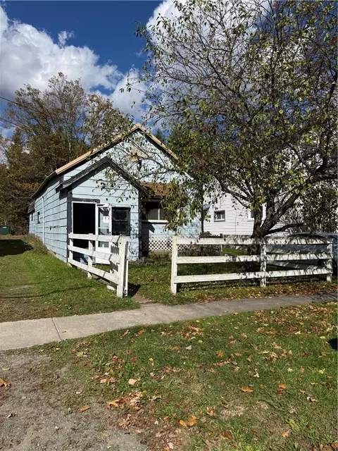 25 Main St, Laurens, NY 13796