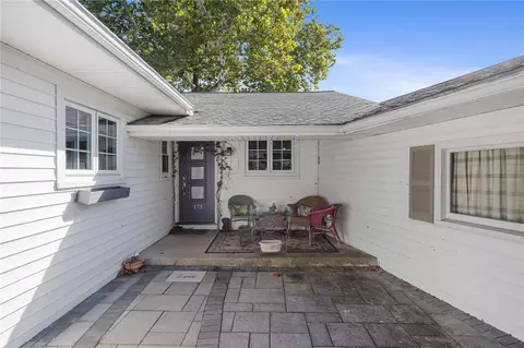 Exterior - 173 Valley Cir, Irondequoit, NY 14622 photo 6 of 9