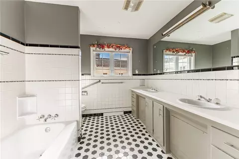Bath - 173 Valley Cir, Irondequoit, NY 14622 photo 1 of 3