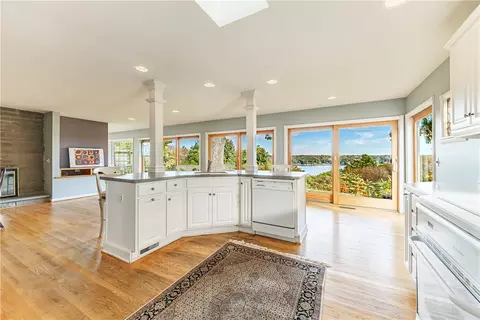 Kitchen - 173 Valley Cir, Irondequoit, NY 14622 photo 2 of 2