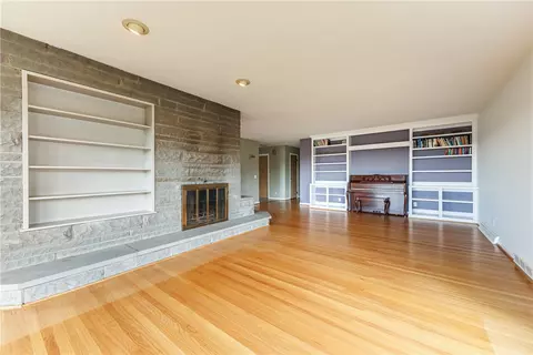 Living - 173 Valley Cir, Irondequoit, NY 14622 photo 6 of 7