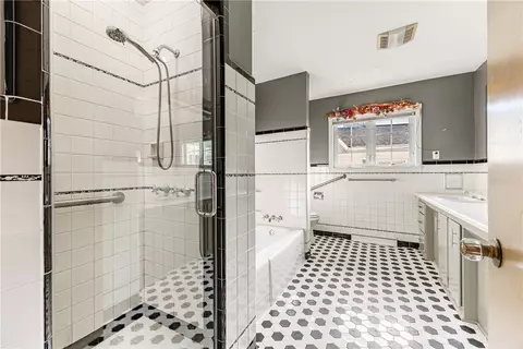 Bath - 173 Valley Cir, Irondequoit, NY 14622 photo 2 of 3