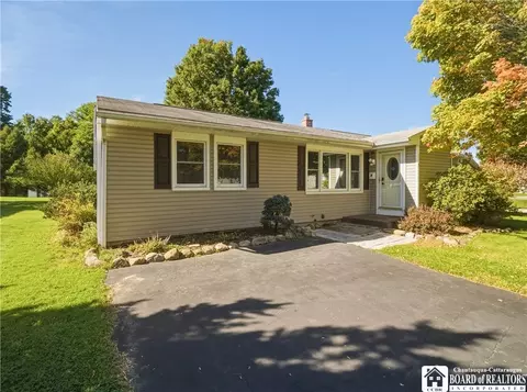 7 Georges Pl, Pomfret, NY 14063