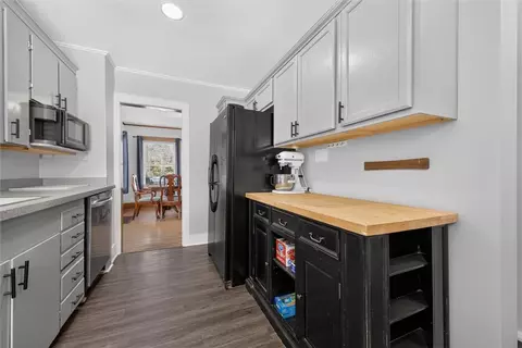 Kitchen - 51 Brockley Rd, Irondequoit, NY 14609 photo 3 of 3