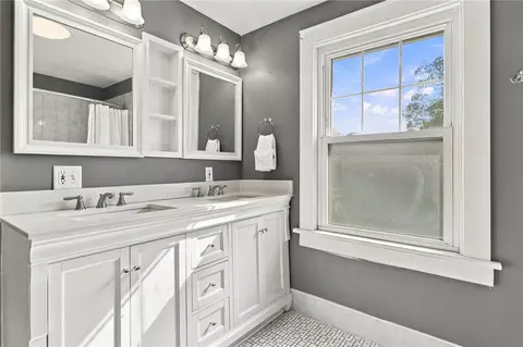 Bath - 240 Hurstbourne Rd, Irondequoit, NY 14609 photo 2 of 2