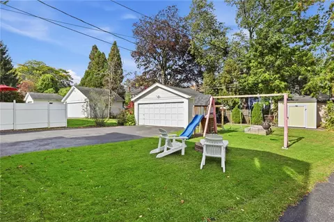 Exterior - 240 Hurstbourne Rd, Irondequoit, NY 14609 photo 4 of 8