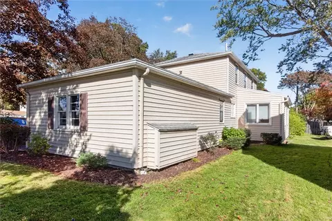 Exterior - 16 Sydenham Rd, Irondequoit, NY 14609 photo 2 of 6