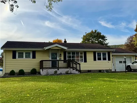 11 Rosewood Rd, Horseheads, NY 14845