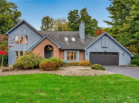 29 Wood Run Cir, Greece, NY 14612