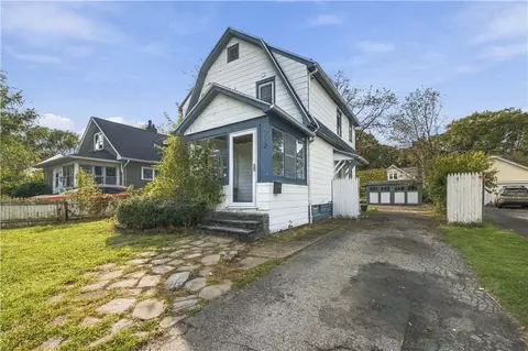 352 Estall Rd, Greece, NY 14616