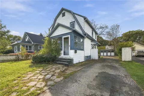 352 Estall Rd, Greece, NY 14616