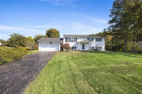 12 Euclid Dr, Macedon, NY 14502