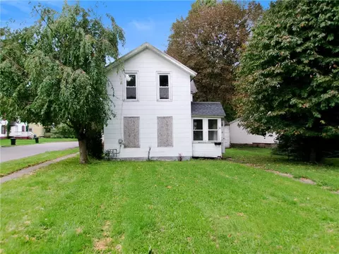 20 Clarendon St, Albion, NY 14411