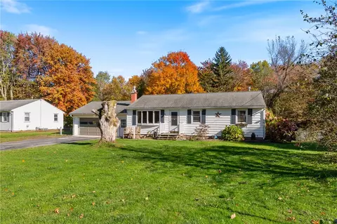 5968 Birchwood Ln, Sodus, NY 14551