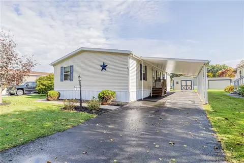 6300 Whispering Woods Dr, Williamson, NY 14589