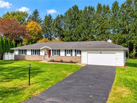 195 Hibiscus Dr, Rochester, NY 14618