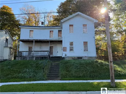 160 Barrows St, Jamestown, NY 14701