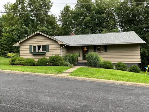 4 Overlook Dr, Oneonta, NY 13820