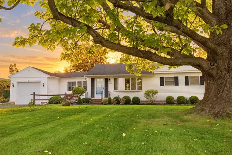 215 Gilman Rd, Riga, NY 14428