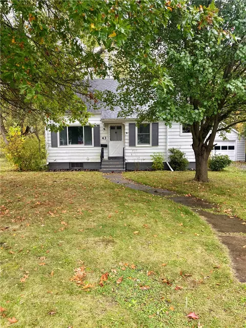 43 Hampton Rd, Southport, NY 14904