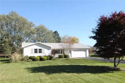 1476 Vroom Rd, Ogden, NY 14559