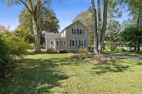 1585 Creek St, Rochester, NY 14625