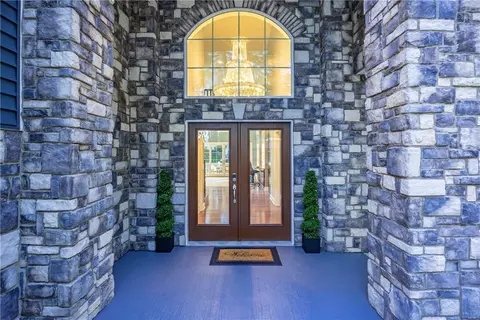 Entry Way - 667 Seneca Rd, Irondequoit, NY 14622 photo 1 of 3
