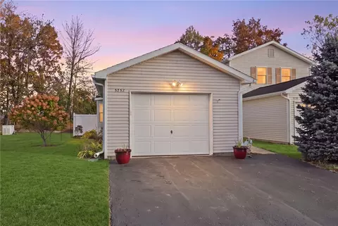 5752 Running Brook Rd, Farmington, NY 14425