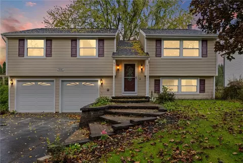 5787 Bonnie Brae Cir, Farmington, NY 14425