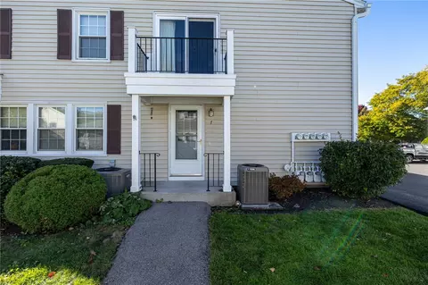 7 Eagle Ln, Perinton, NY 14450