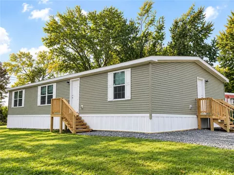 71 Lored Dr, Farmington, NY 14425