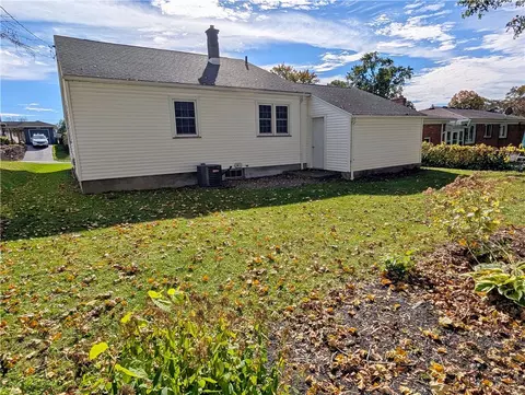 Exterior - 564 Hurstbourne Rd, Irondequoit, NY 14609 photo 2 of 3